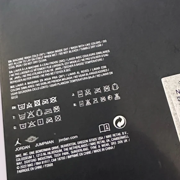 New In Package NewbornJordan 3-Piece Set in Black with Gold Logo Size 0-6 Months - Picture 5 of 6